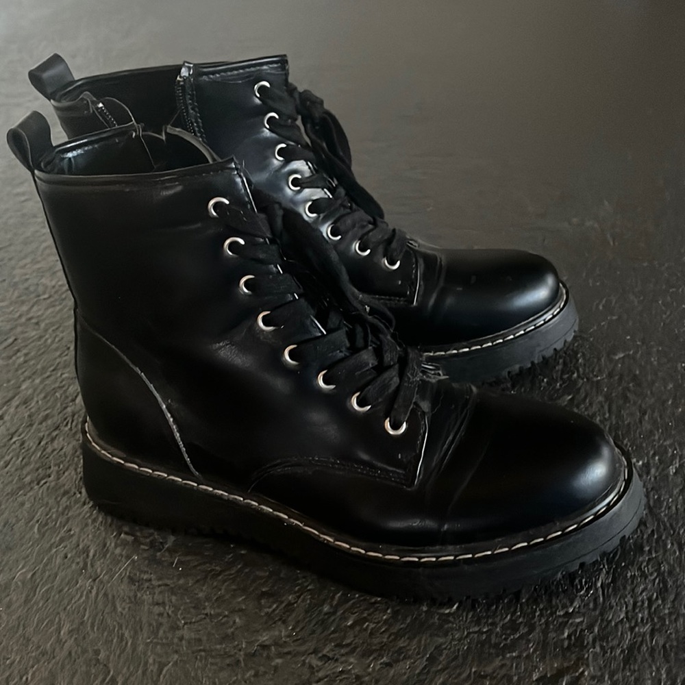 Madden girl combat boots. Size 7.5. Fairly new.